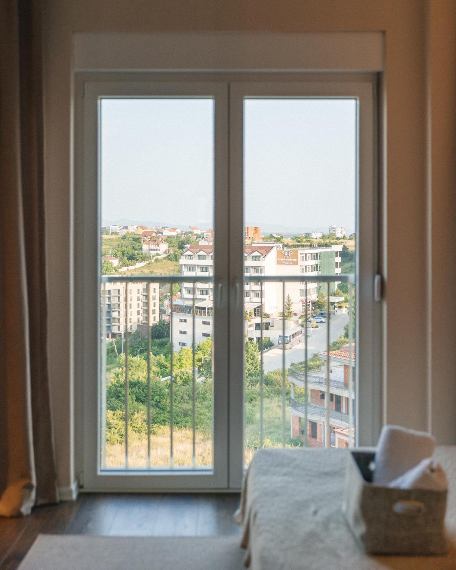 פרישטינה Etern Apart Hotel מראה חיצוני תמונה